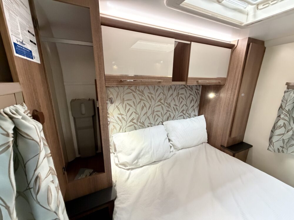 2019 Bailey Unicorn Pamplona 21ft Centre Bathroom Rear Bed – image 8 of 15