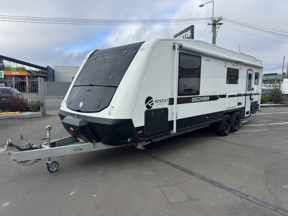 2023 Regent Discoverer 23'6ft Centre Bathroom – image 3 of 20