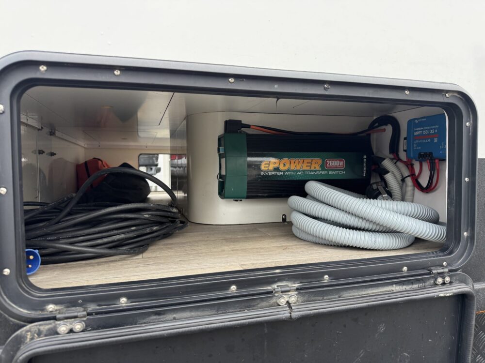 2023 Regent Discoverer 23'6ft Centre Bathroom – image 19 of 20