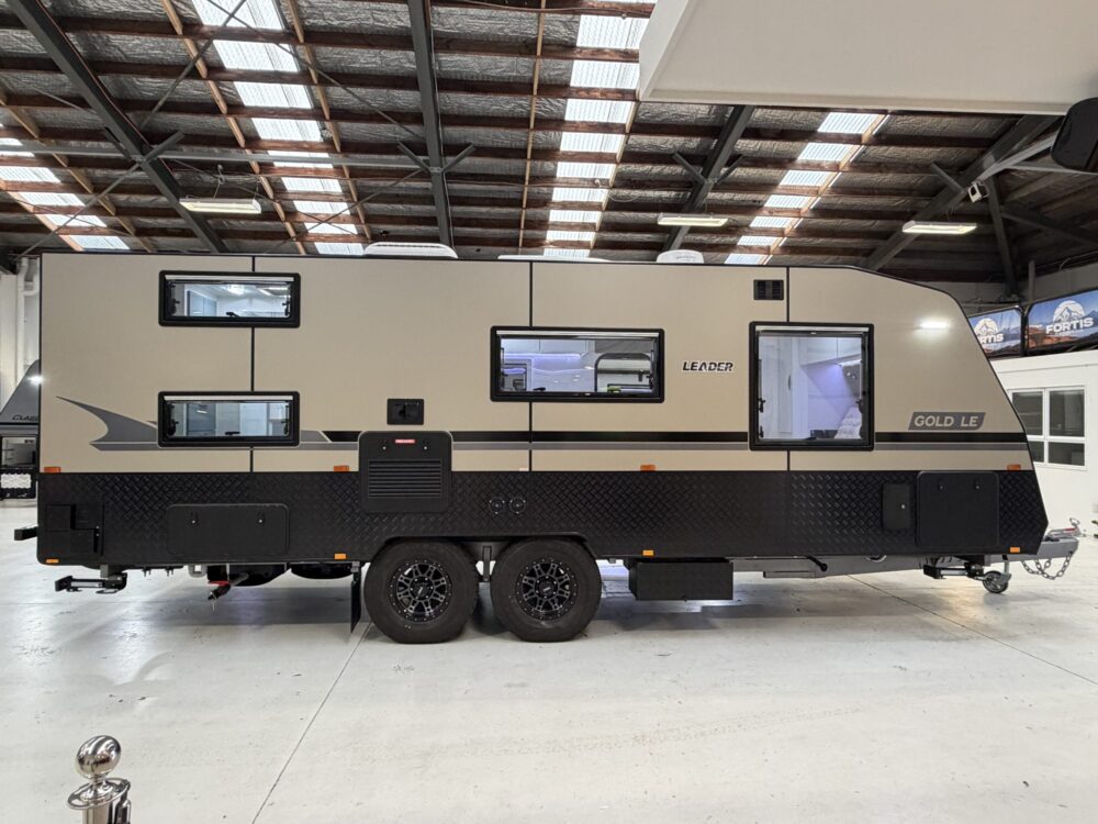 2026 Leader Gold LE 21.6ft Double Bunk - image 3 of 17