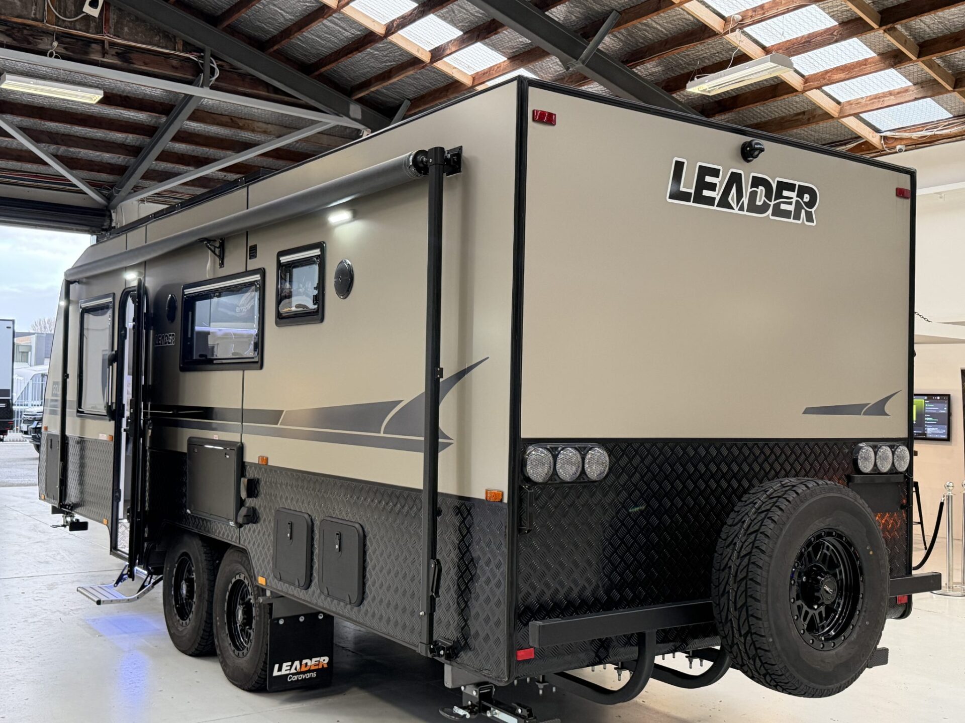 2026 Leader Gold LE 21.6ft Double Bunk - image 4 of 17
