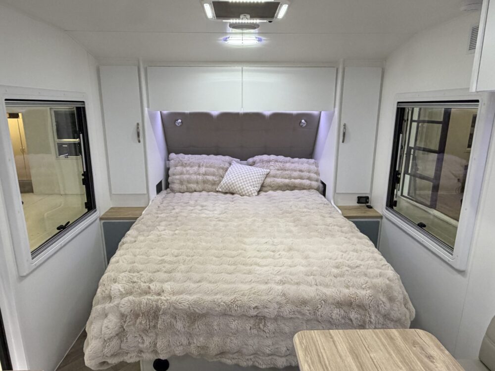 2026 Leader Gold LE 21.6ft Double Bunk - image 8 of 17