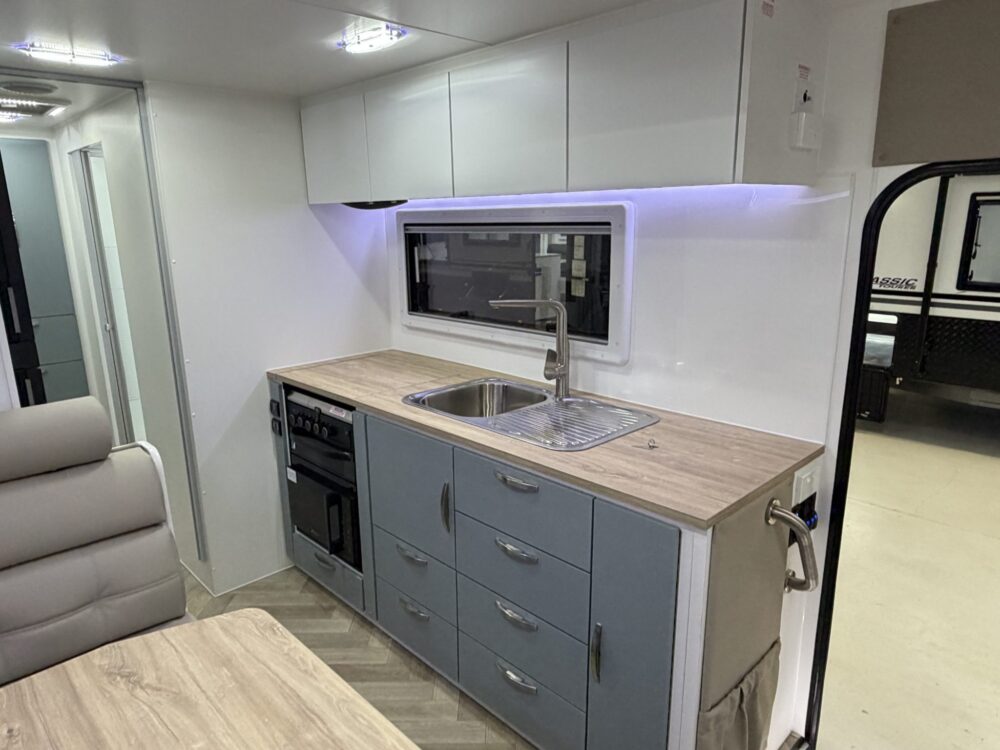 2026 Leader Gold LE 21.6ft Double Bunk - image 10 of 17