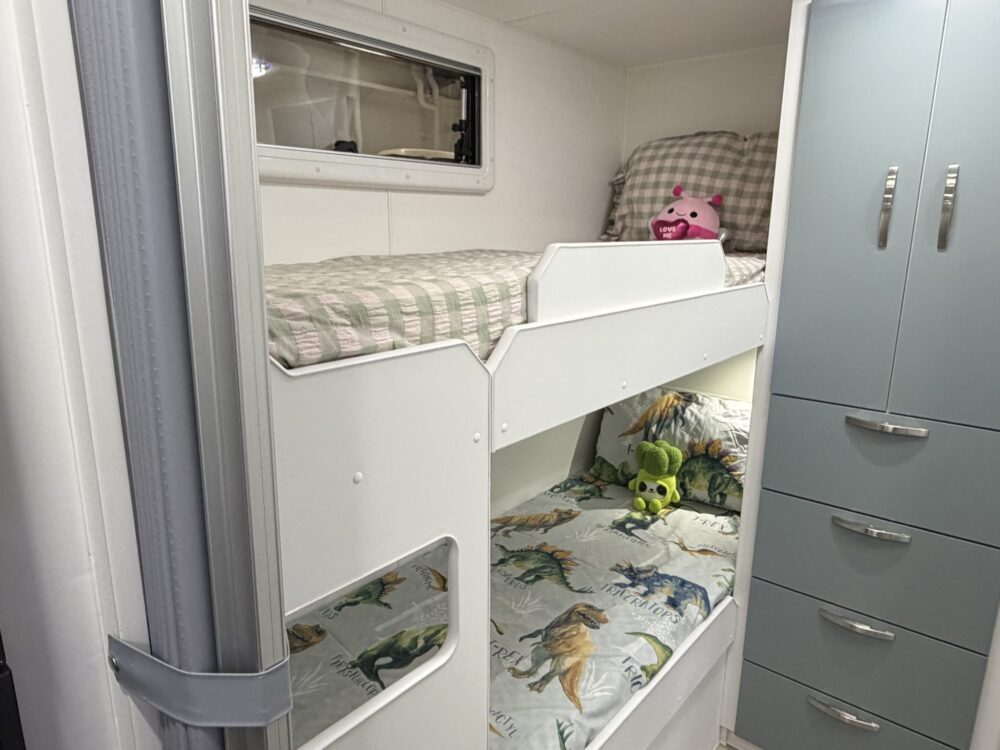 2026 Leader Gold LE 21.6ft Double Bunk - image 12 of 17