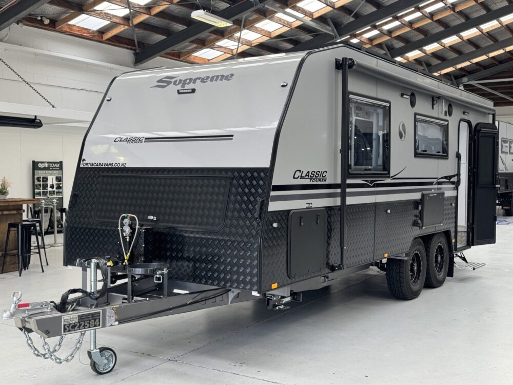 2026 Supreme Classic Tourer 20.6ft Club Seating - image 2 of 14
