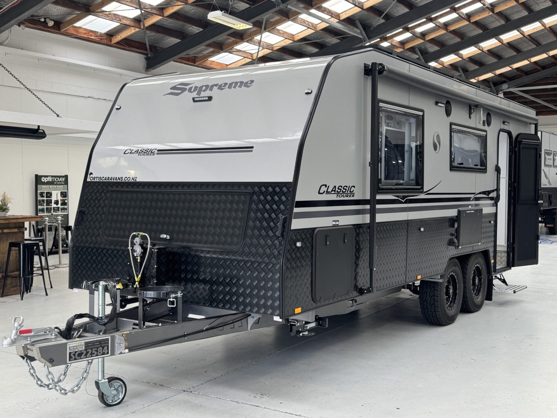 2026 Supreme Classic Tourer 20.6ft Club Seating - image 2 of 14