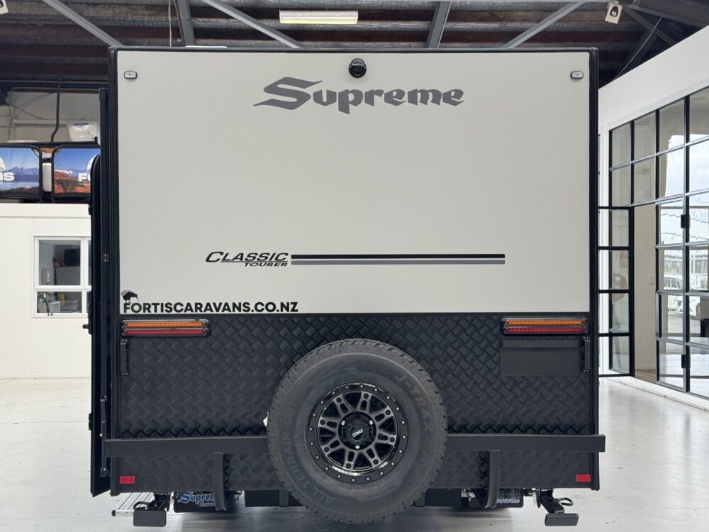 2026 Supreme Classic Tourer 20.6ft Club Seating - image 6 of 14