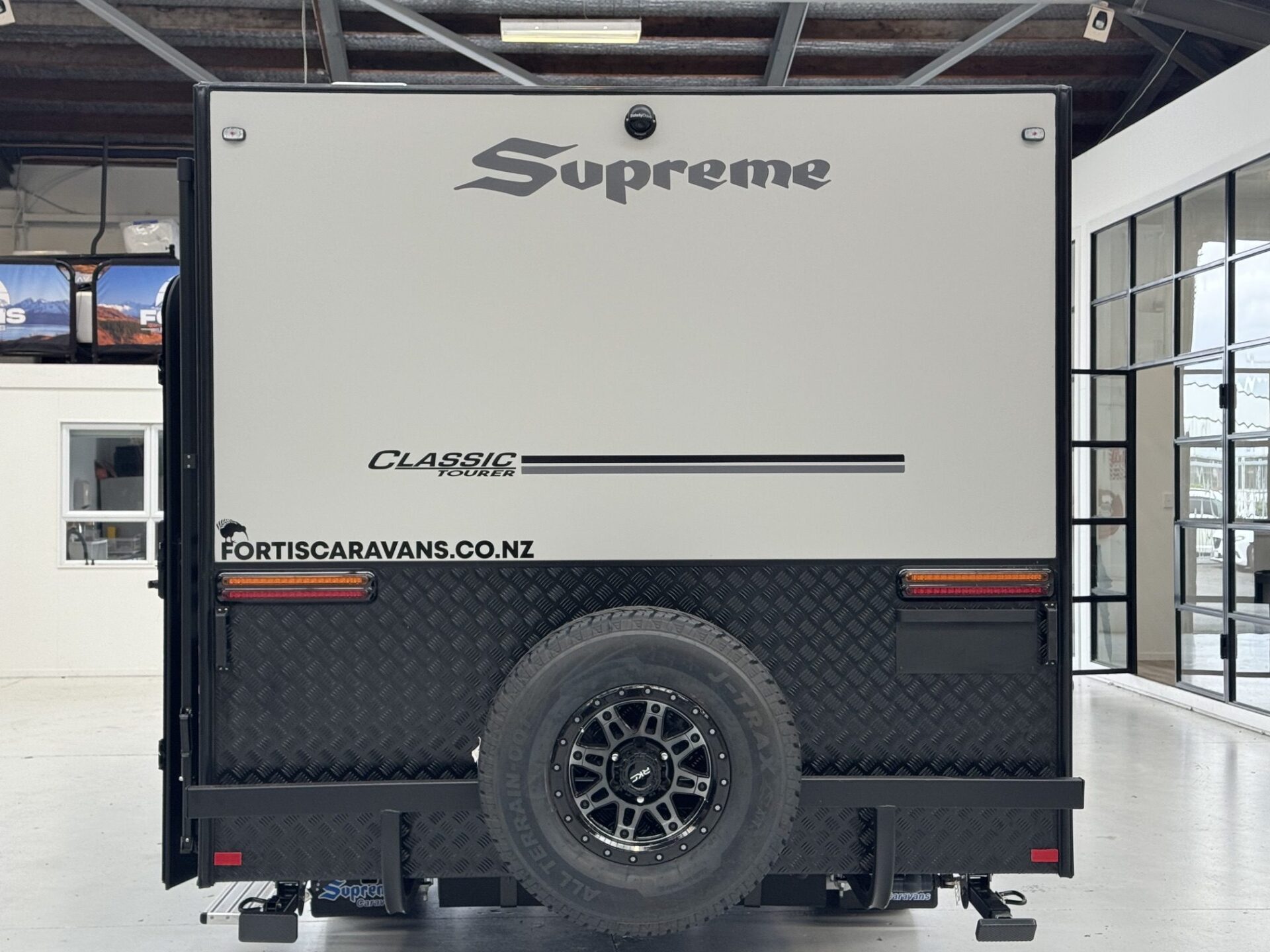 2026 Supreme Classic Tourer 20.6ft Club Seating - image 6 of 14