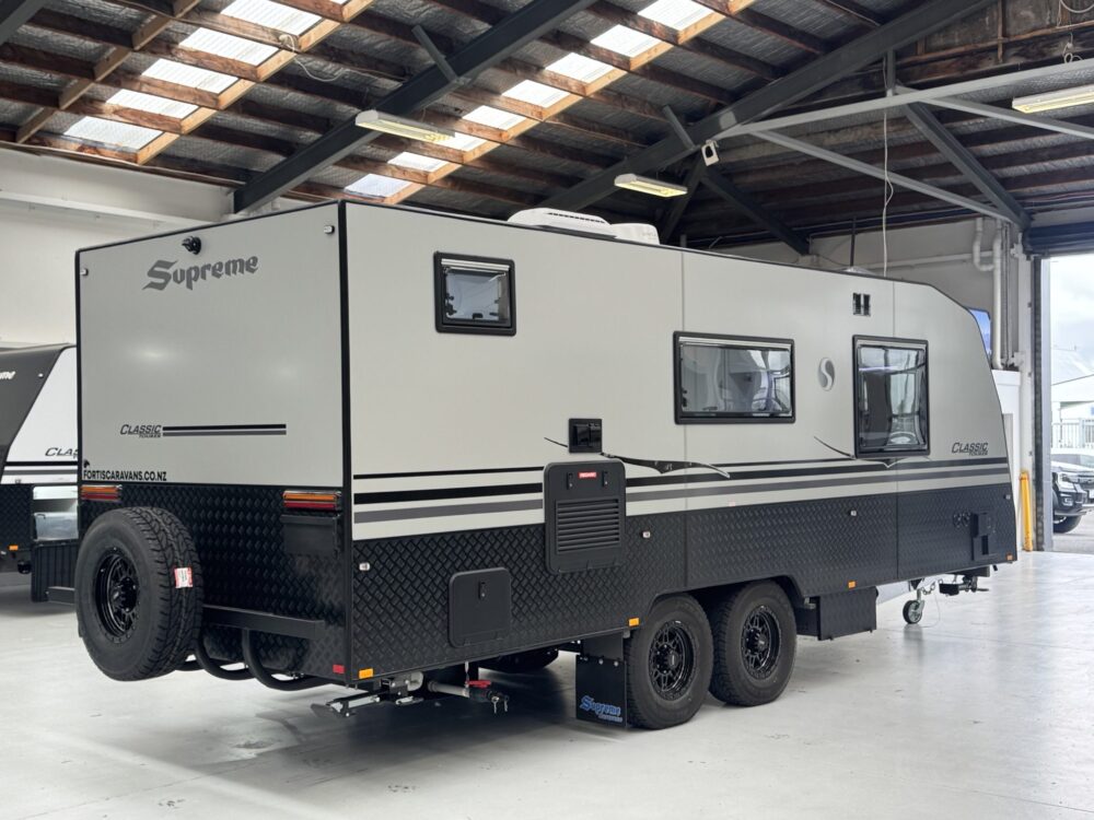 2026 Supreme Classic Tourer 20.6ft Club Seating - image 7 of 14