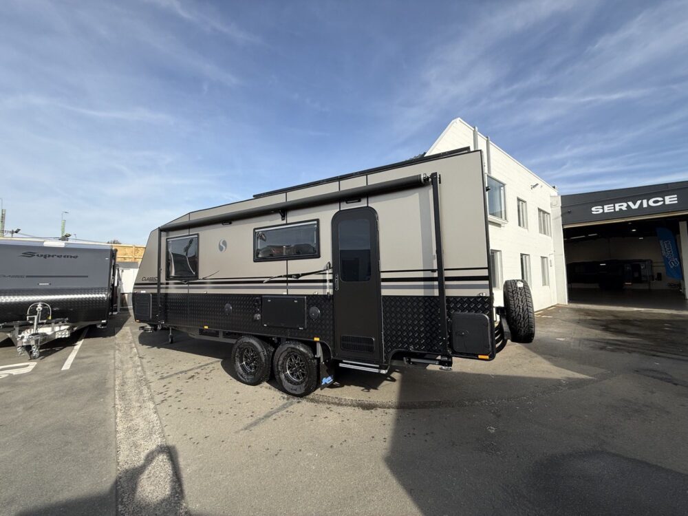 2026 Supreme Classic Tourer 22ft Centre Bathroom – image 3 of 19
