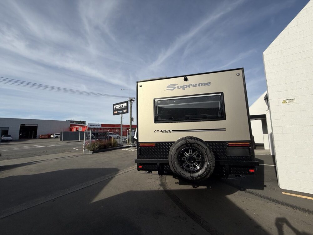 2026 Supreme Classic Tourer 22ft Centre Bathroom – image 4 of 19