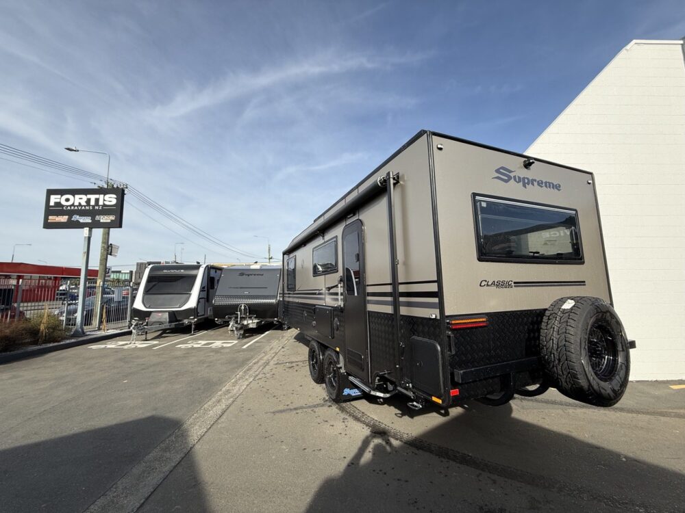 2026 Supreme Classic Tourer 22ft Centre Bathroom – image 5 of 19