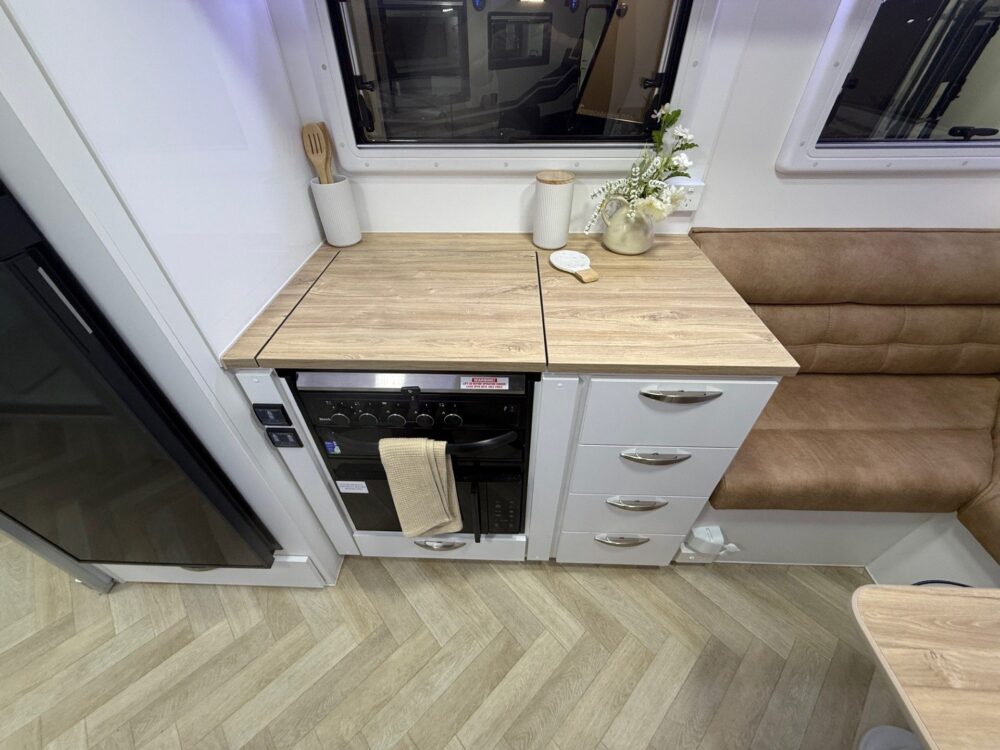 2026 Supreme Classic Tourer 22ft Centre Bathroom – image 7 of 19