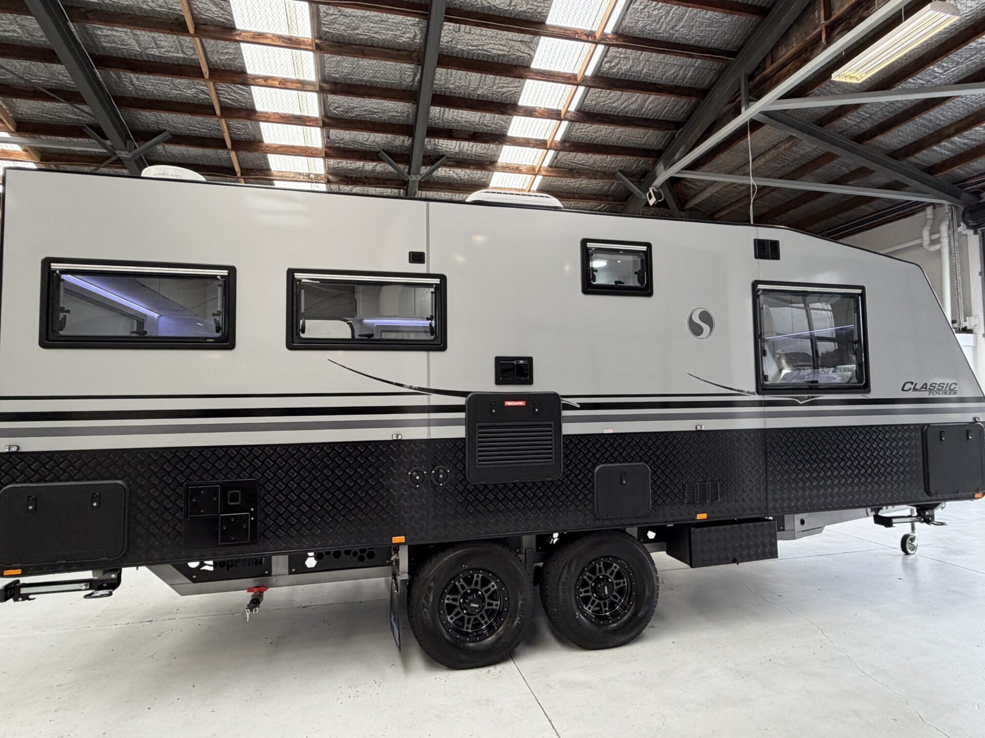 2026 Supreme Classic Tourer 22ft Centre Bathroom - image 7 of 19