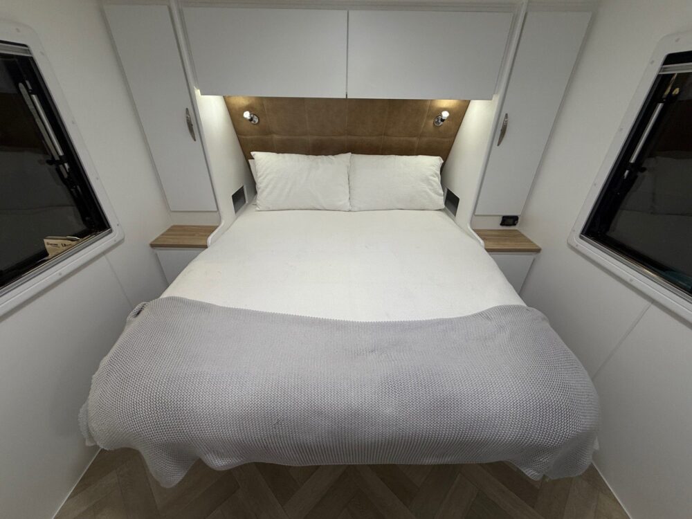 2026 Supreme Classic Tourer 22ft Centre Bathroom – image 10 of 19