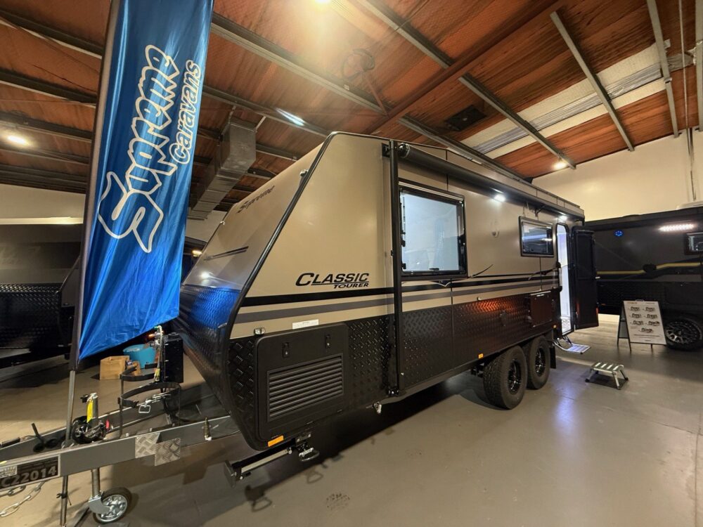 2026 Supreme Classic Tourer 22ft Centre Bathroom – image 11 of 19