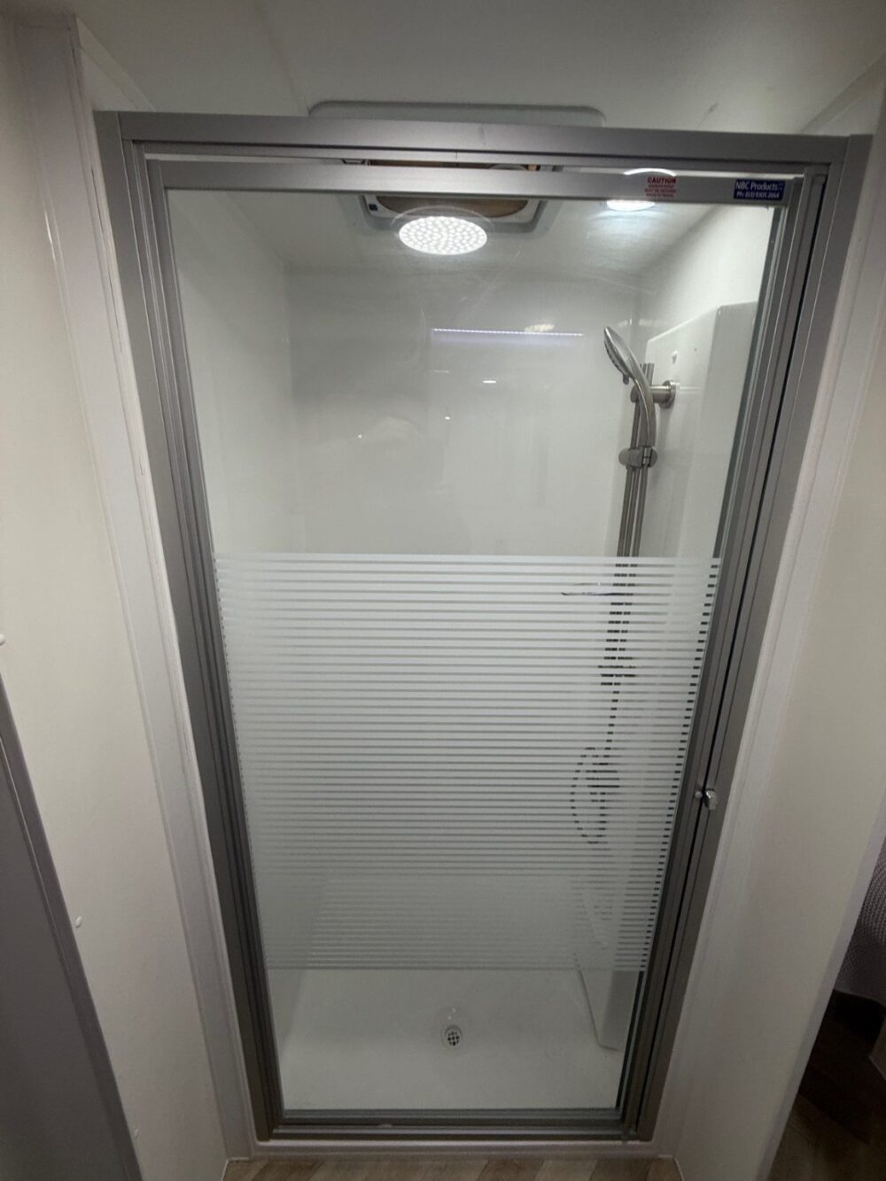 2026 Supreme Classic Tourer 22ft Centre Bathroom – image 15 of 19