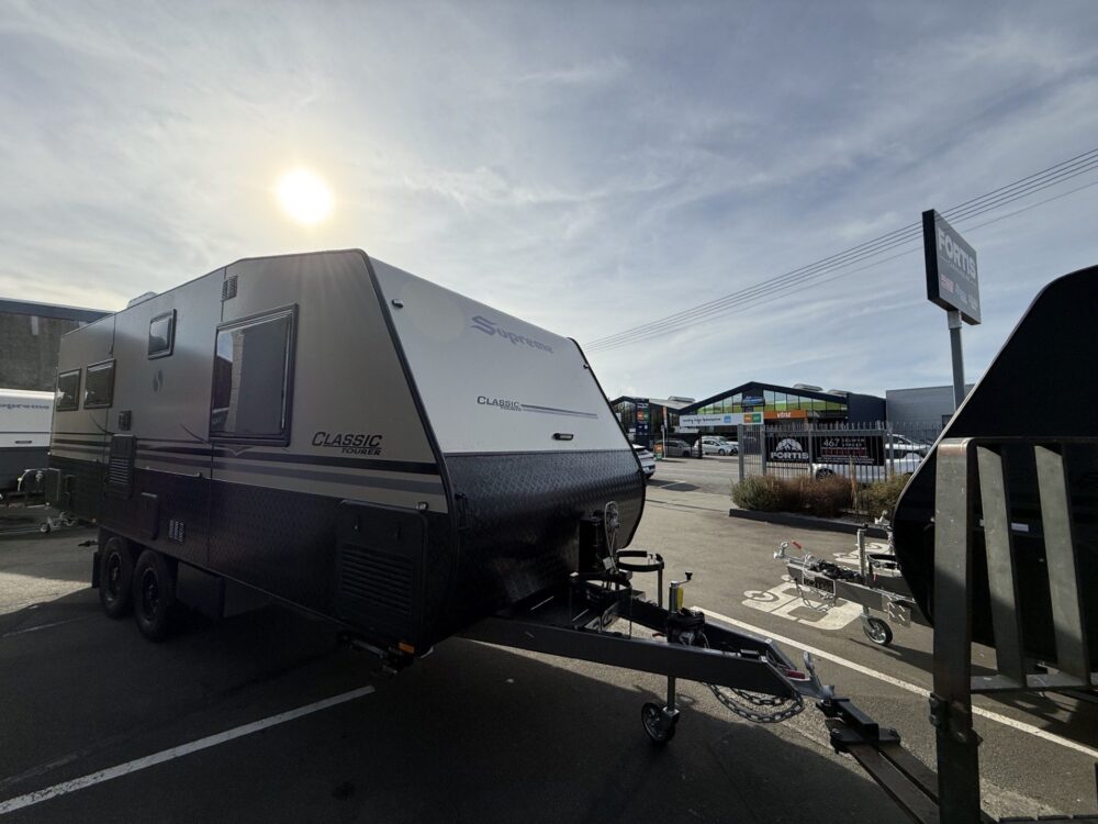 2026 Supreme Classic Tourer 22ft Centre Bathroom – image 18 of 19