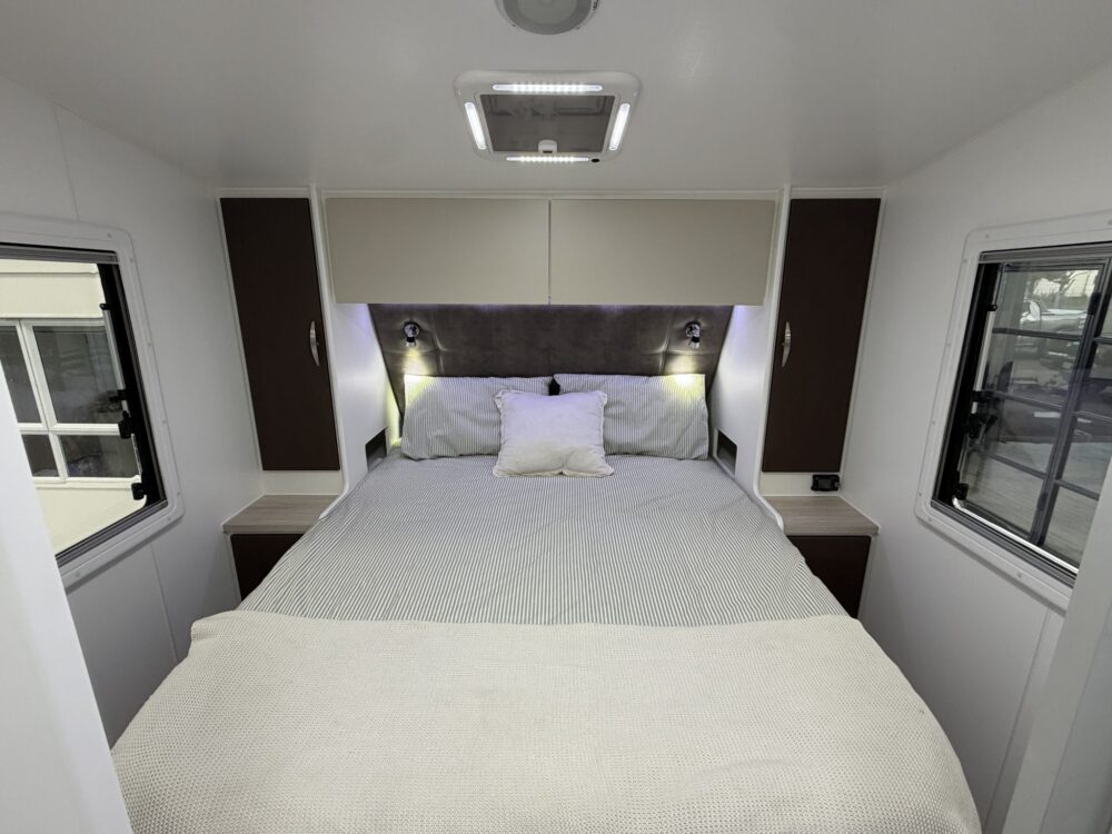 2026 Supreme Classic Tourer 22ft Centre Bathroom - image 19 of 19
