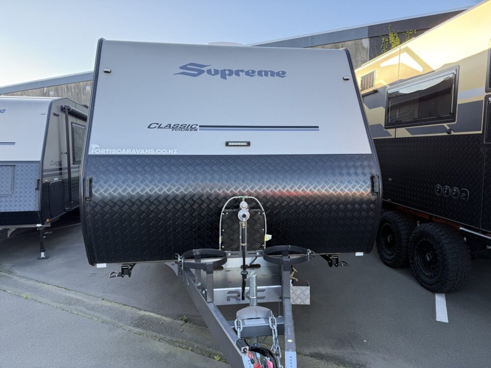 2026 Supreme Classic Tourer 22ft Centre Bathroom Rear Club - image 2 of 19