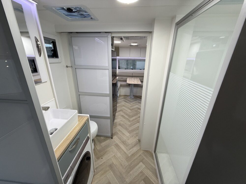2026 Supreme Classic Tourer 22ft Centre Bathroom Rear Club - image 3 of 19