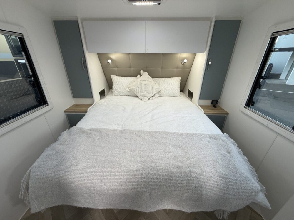 2026 Supreme Classic Tourer 22ft Centre Bathroom Rear Club - image 7 of 19