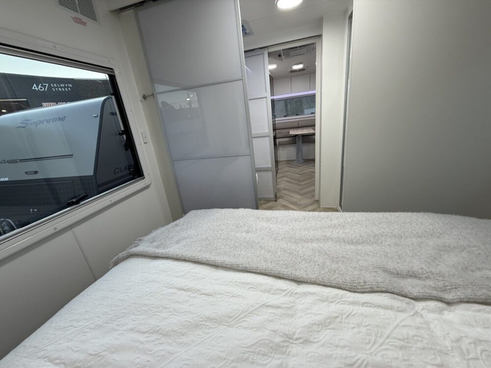 2026 Supreme Classic Tourer 22ft Centre Bathroom Rear Club - image 8 of 19