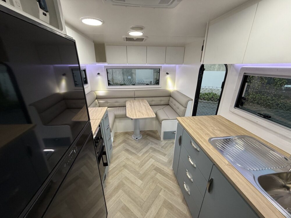 2026 Supreme Classic Tourer 22ft Centre Bathroom Rear Club - image 15 of 19