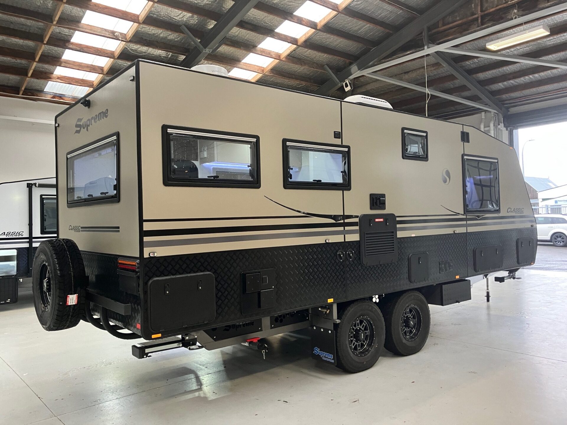 2026 Supreme Classic Tourer 22ft Centre Bathroom Single Beds - image 4 of 14