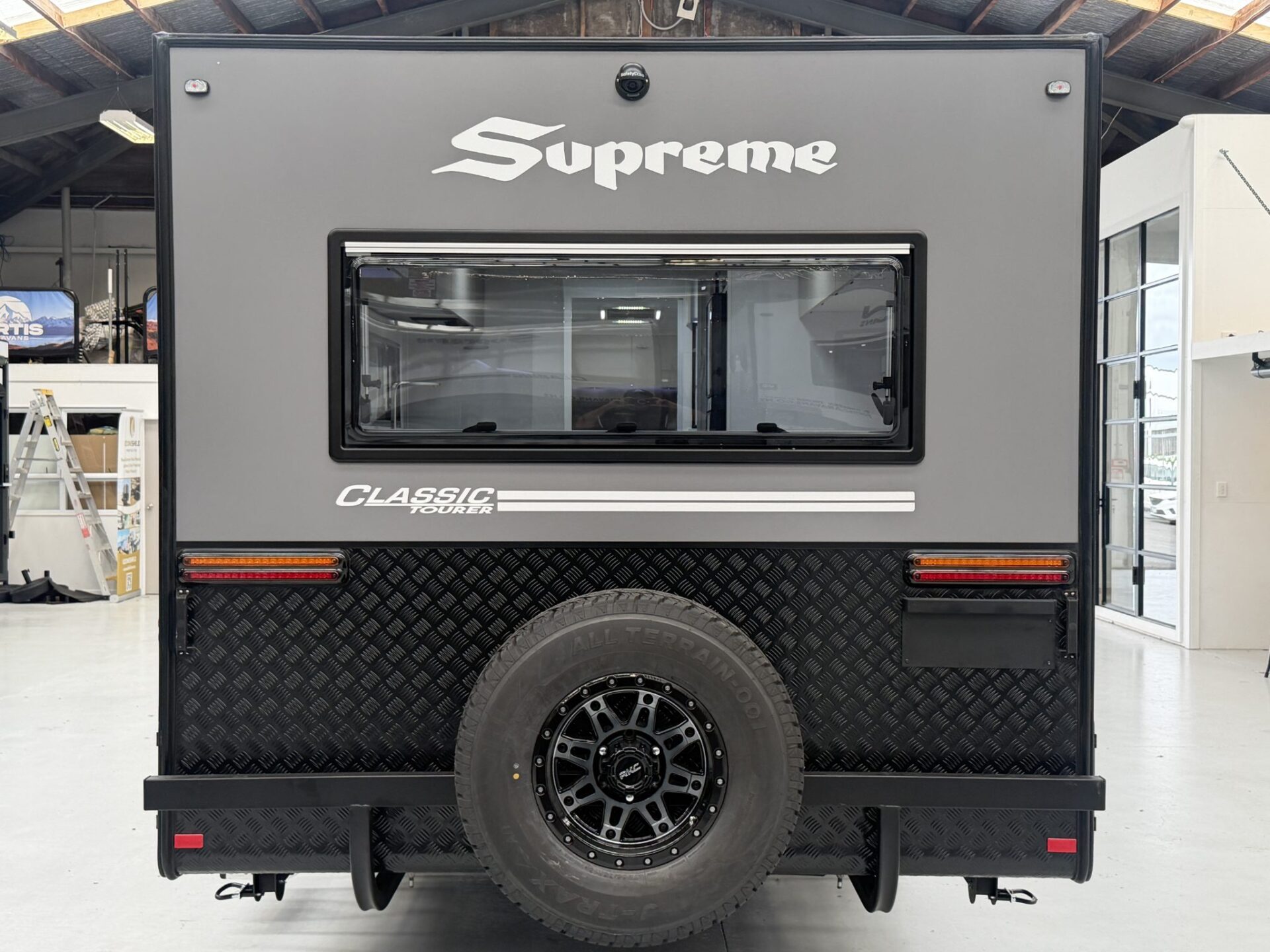 2026 Supreme Classic Tourer 24.6ft Club Seating - image 5 of 14