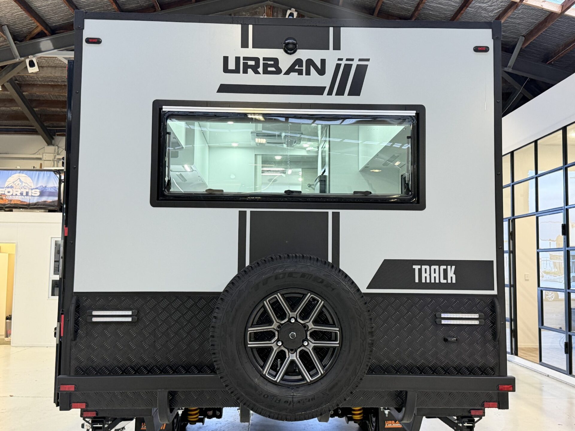 2026 Urban Tungsten Track 22.6ft Centre Bathroom Rear Club - image 6 of 17